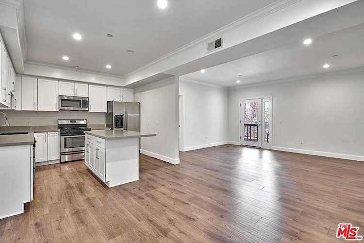 1025 Dewey Avenue #402 Los Angeles, CA 90006