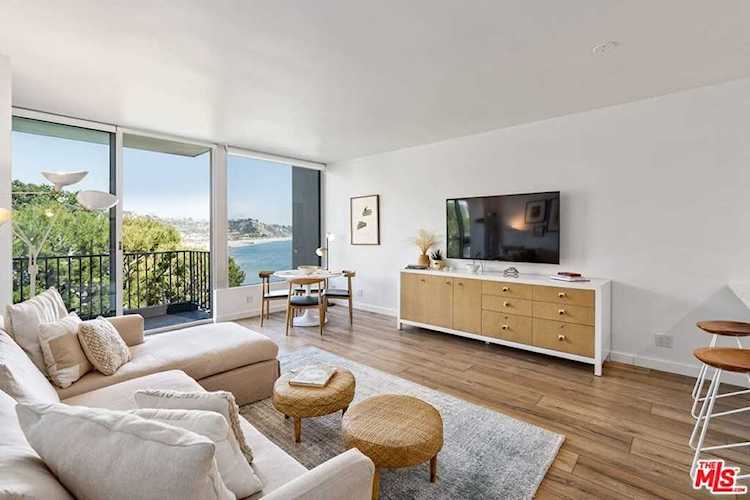 17366 W Sunset Boulevard #304 Pacific Palisades, CA 90272