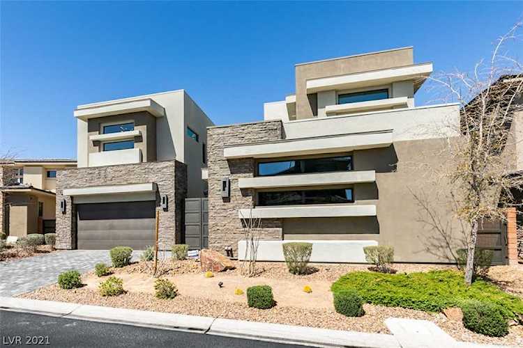 17 Moonfire Dr Las Vegas, NV 89135