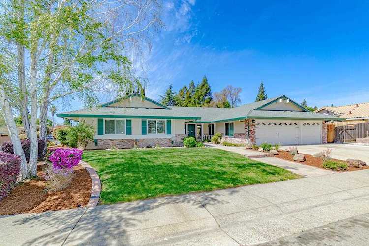 1412 Champion Oaks Drive Roseville, CA 95661