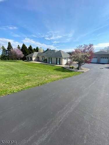 422 Buckhorn Dr White Twp., NJ 07823