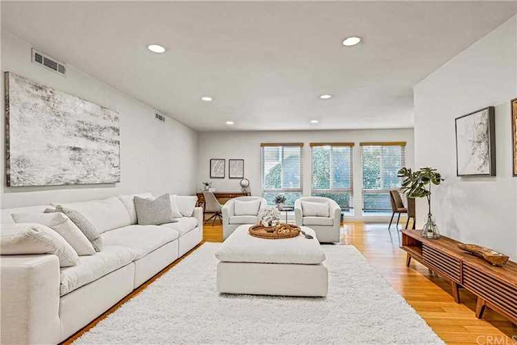 4407 Francis Avenue #110 Hancock Park, CA 90005