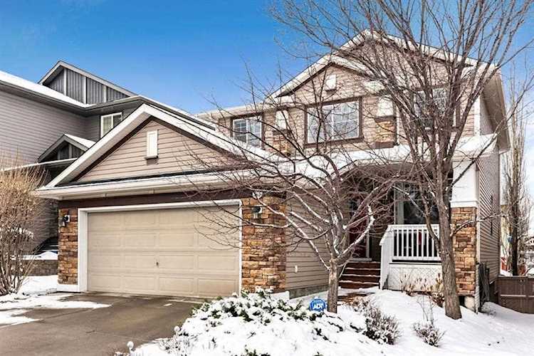 53 Crestmont Dr SW Calgary, AB T3B 5X7