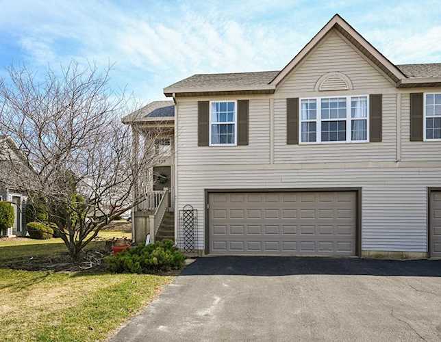 429 Newport Circle Oswego, IL 60543