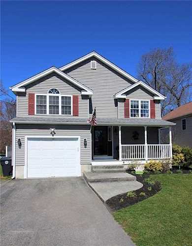 19 Chestnut St Cumberland, RI 02864