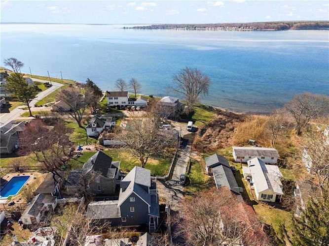 148 Andrew Comstock Rd Warwick, RI 02886