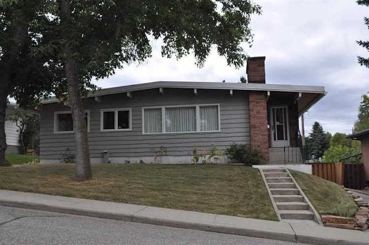2619 34 Ave NW Calgary, AB T2L 0V4