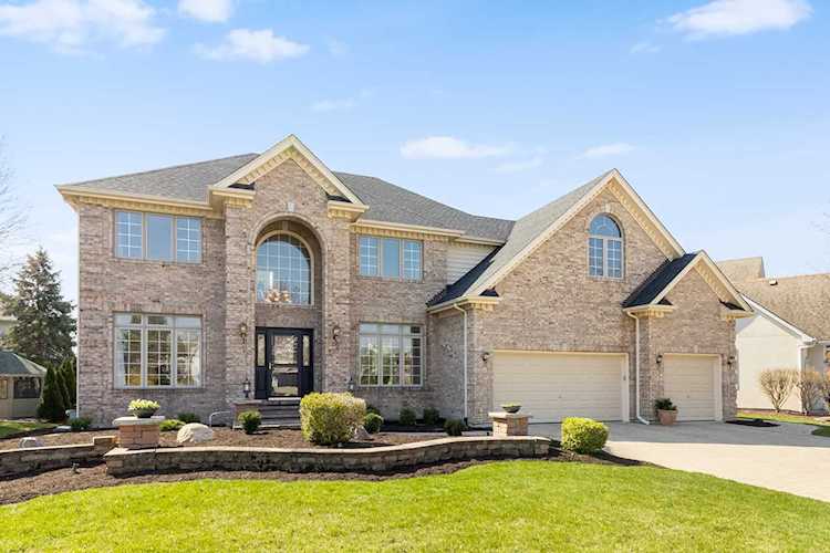 2268 Glouceston Ln Naperville, IL 60564