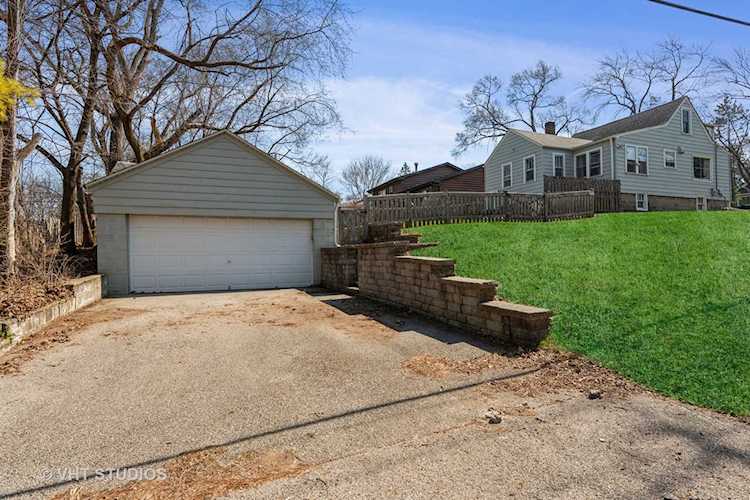 302 Forest Dr Island Lake, IL 60042