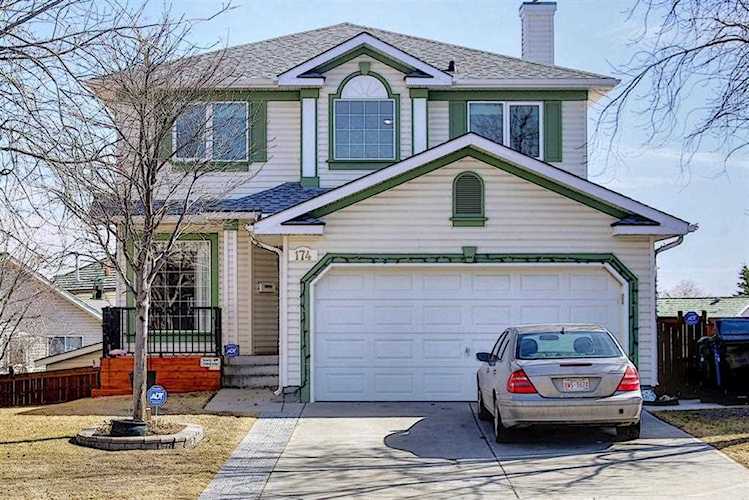 174 Harvest Oak View NE Calgary, AB T3K 4Z4