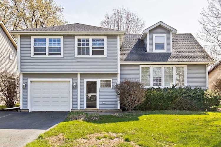 5802 Greenview Rd Oakwood Hills, IL 60013