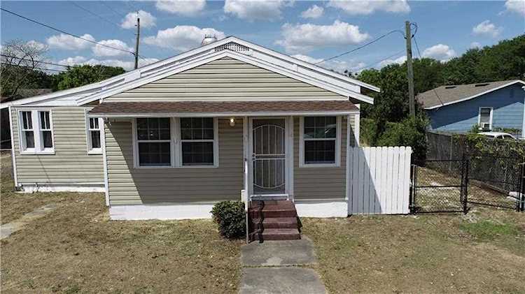 317 Center St Dundee, FL 33838