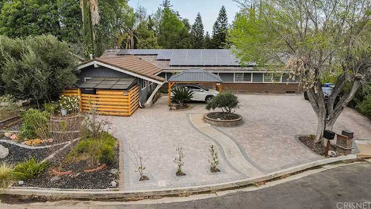 17311 Knapp Street Northridge, CA 91325