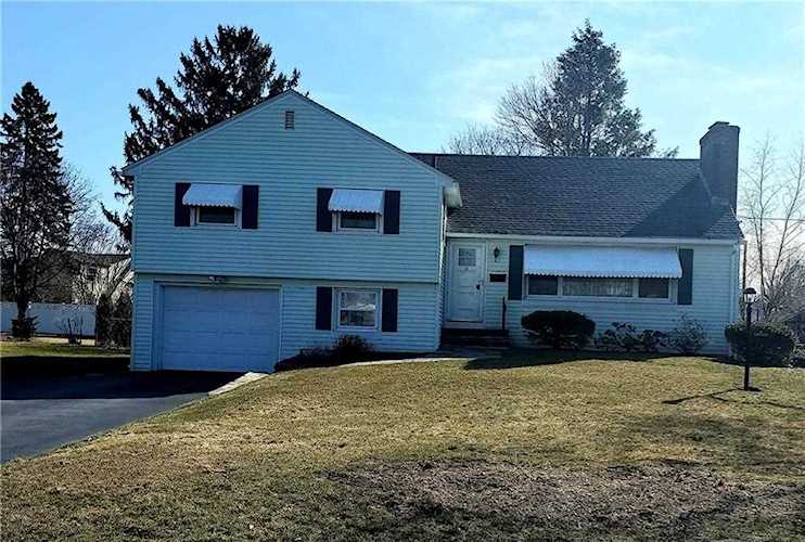 64 Cypress Dr Cranston, RI 02920