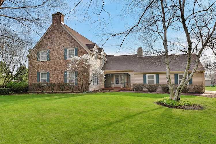 4N402 Arrowhead Dr Campton Hills, IL 60175