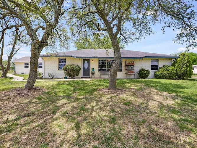 105 N Dewberry Creek TRL Hutto, TX 78634