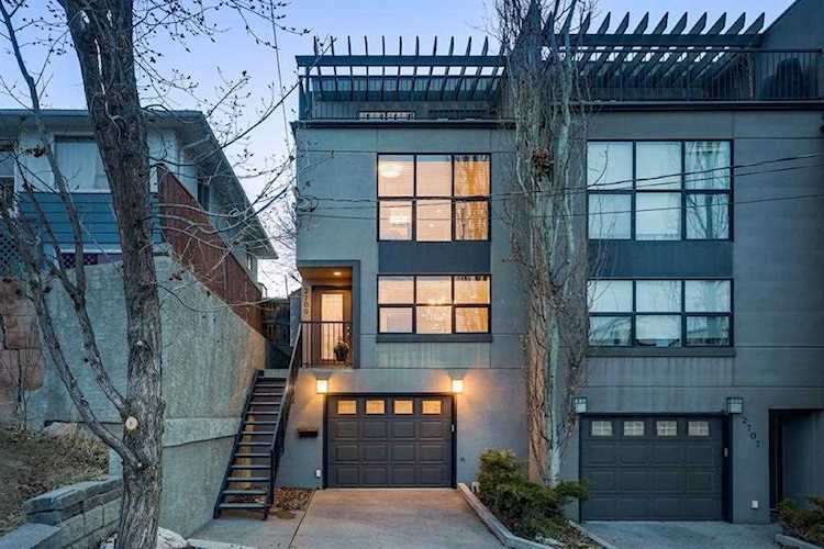 2709 Erlton St SW Calgary, AB T2S 2W4