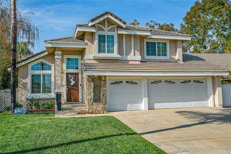2041 Via Arroyo La Verne, CA 91750