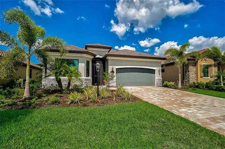 17601 Hickok Belt LOOP Lakewood Ranch, FL 34211