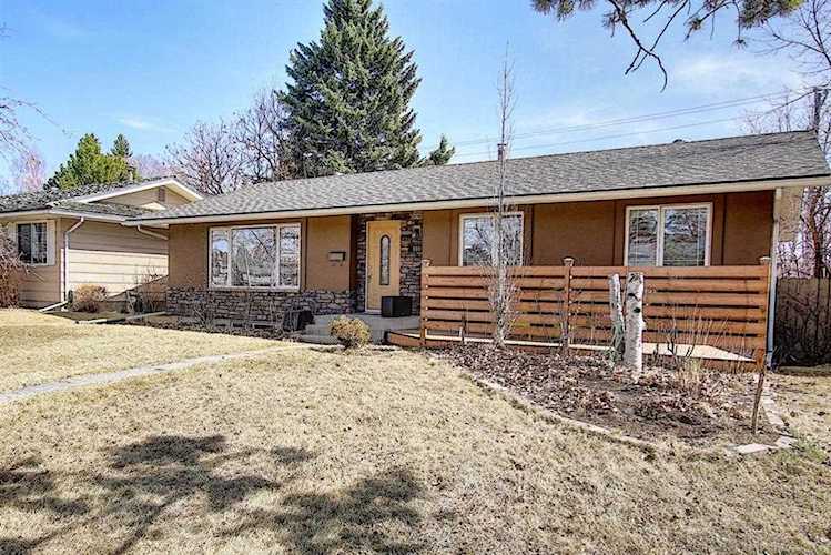 800 Acadia Dr SE Calgary, AB T2J 0C5