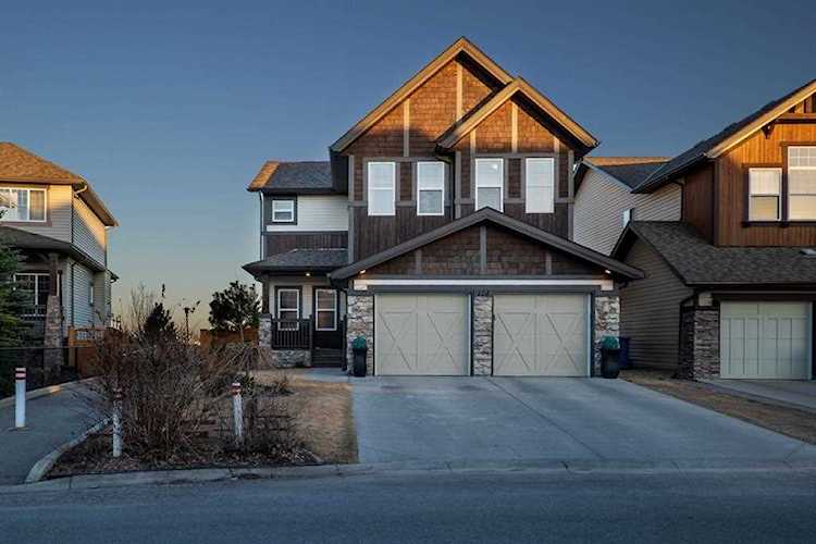 124 Tremblant Way SW Calgary, AB T3H 0A7