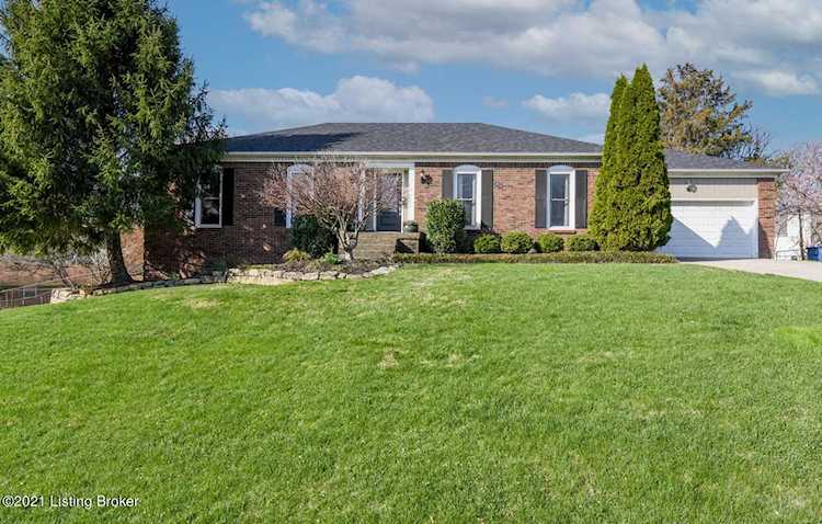 1102 Meadow Ct Goshen, KY 40026