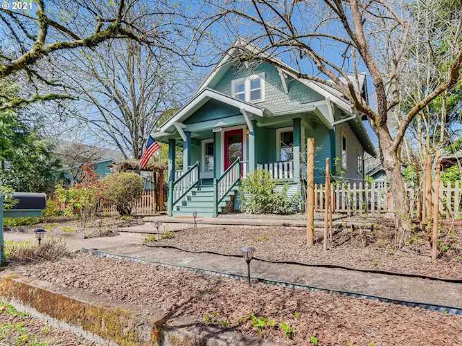 1782 5th Ave West Linn, OR 97068