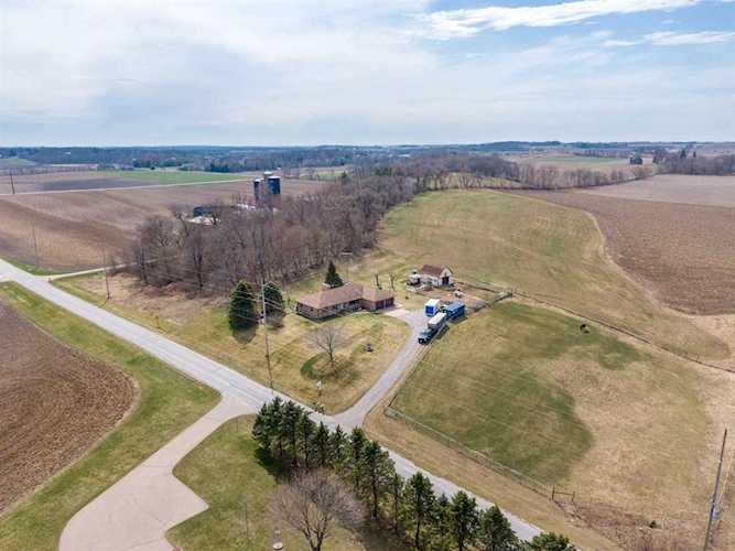 7415 Norway Rd Bristol, WI 53532