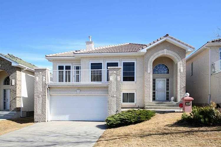 86 Hamptons Dr NW Calgary, AB T3A 5H7