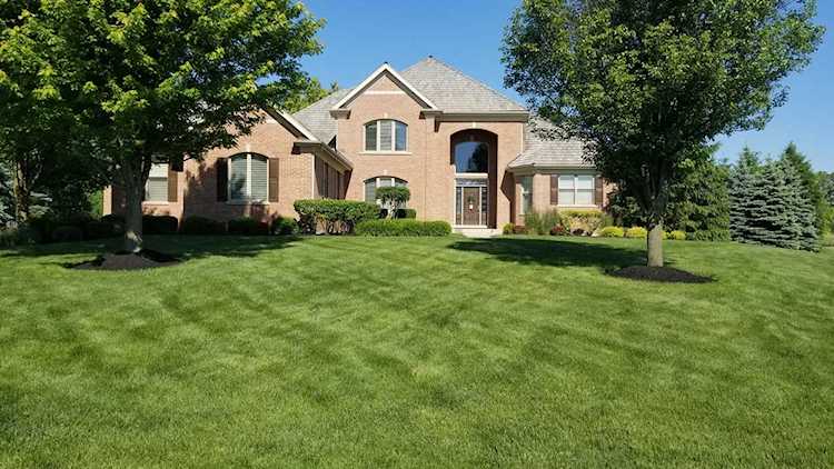 1637 Burr Oak Dr Libertyville, IL 60048
