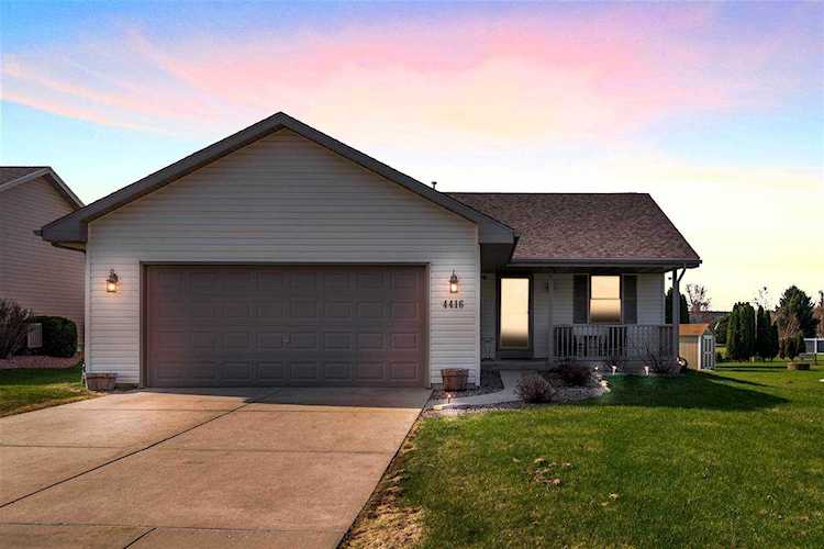 4416 Red Oak Dr Janesville, WI 53546