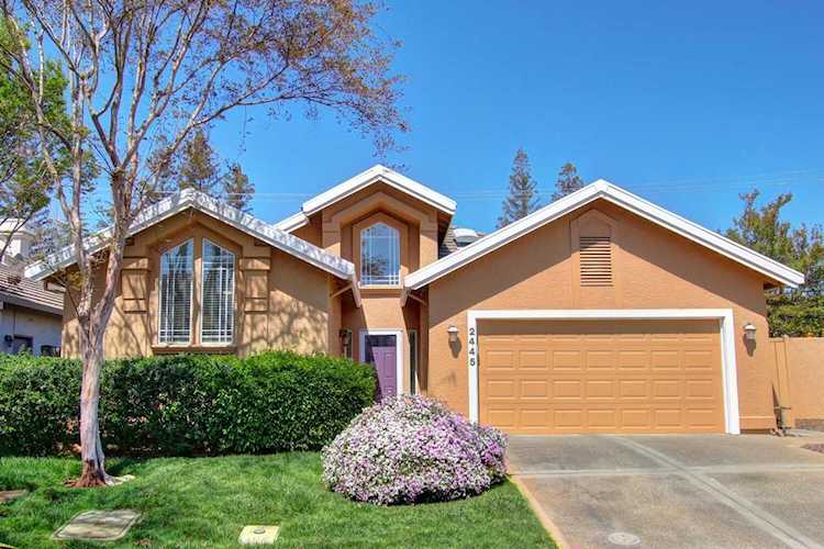 2445 Fallwater Lane Carmichael, CA 95608