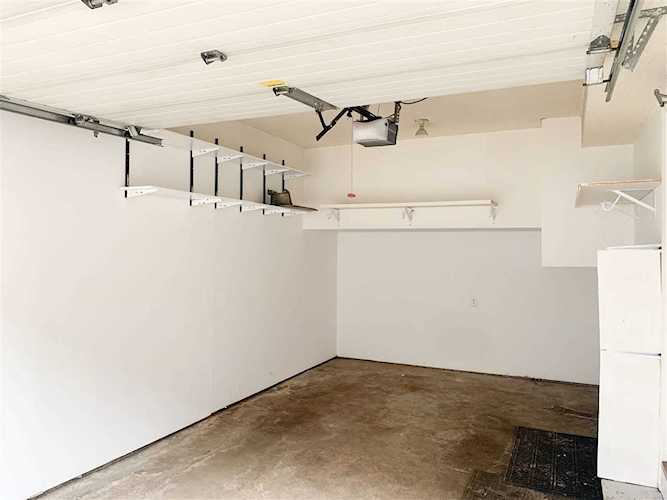 17042 67 Avenue Edmonton, AB T5T 1Y8