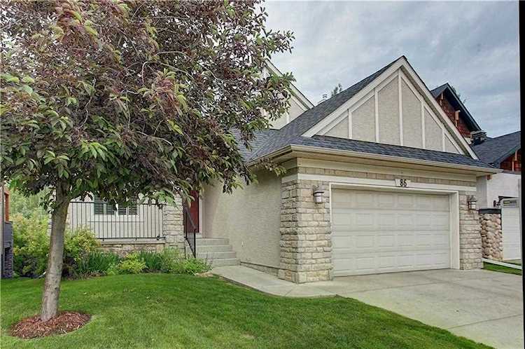 86 Discovery Ridge Blvd SW Calgary, AB T3H 4Y2