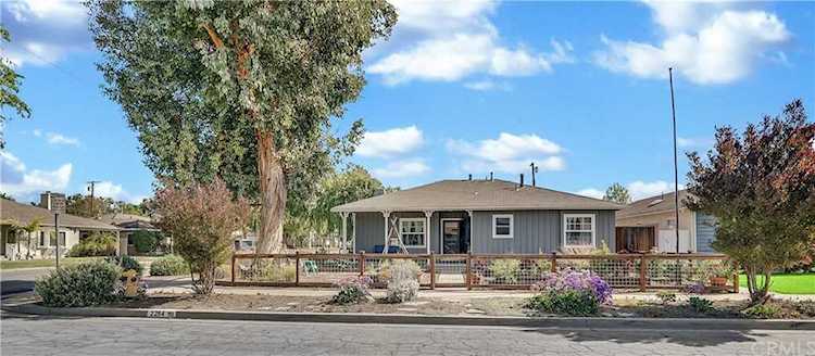 2284 Radnor Avenue Long Beach, CA 90815