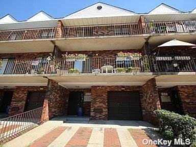 69-05 242nd Street #3R Douglaston, NY 11362