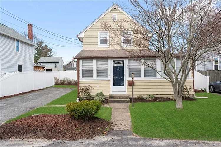30 Blanding Ave Barrington, RI 02806