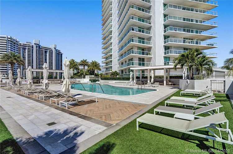 10 Venetian Way #1503 Miami Beach, FL 33139