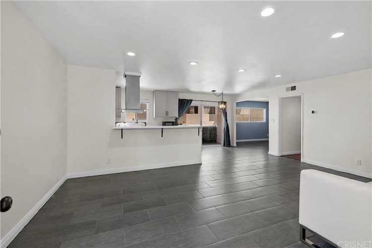 5330 Zelzah Avenue #7 Encino, CA 91316