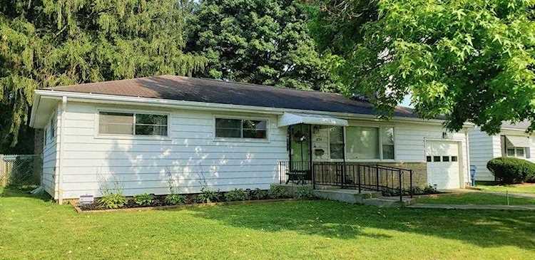 674 Karen Pkwy Newark, OH 43055