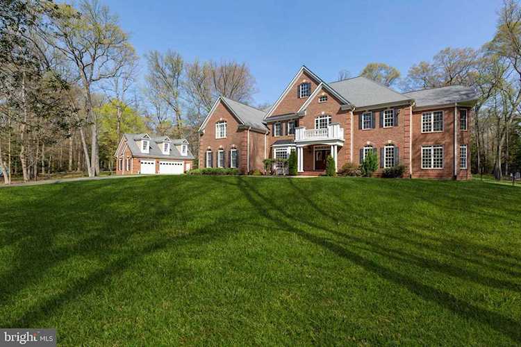 5816 Hallowing Dr Lorton, VA 22079