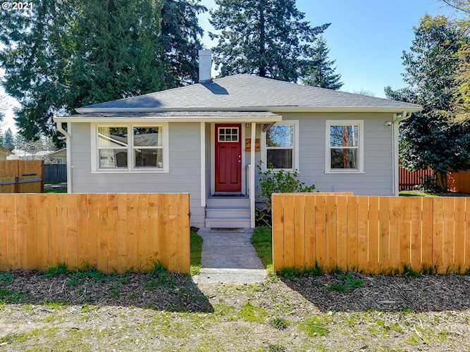 5808 SE Hill St Milwaukie, OR 97222