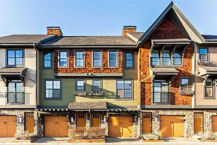 176 Ascot Point SW Calgary, AB T3H 5W8