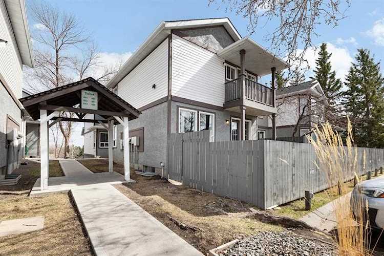 606 Signal Hill Green SW Calgary, AB T3H 2Y4