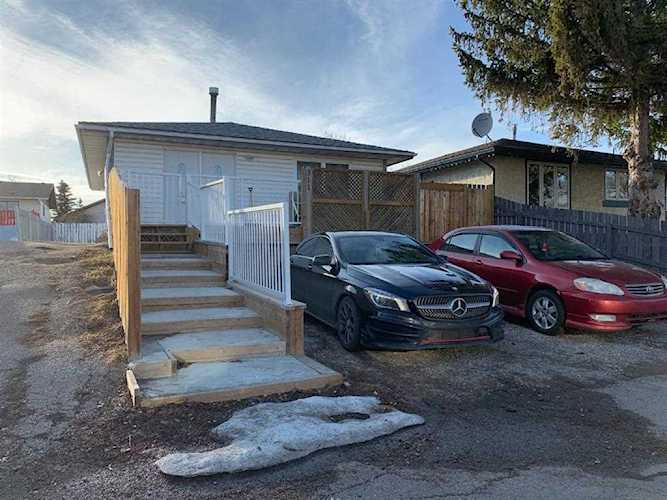 311 42 St SE Calgary, AB T2A 3C2