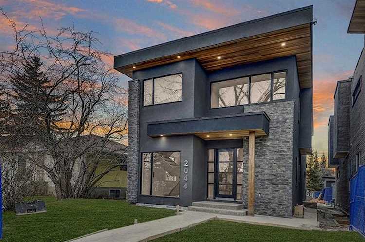 2044 43 Ave SW Calgary, AB T2T 2N2