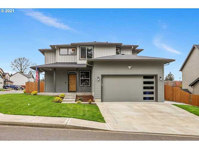 735 E Cedar Ave La Center, WA 98629
