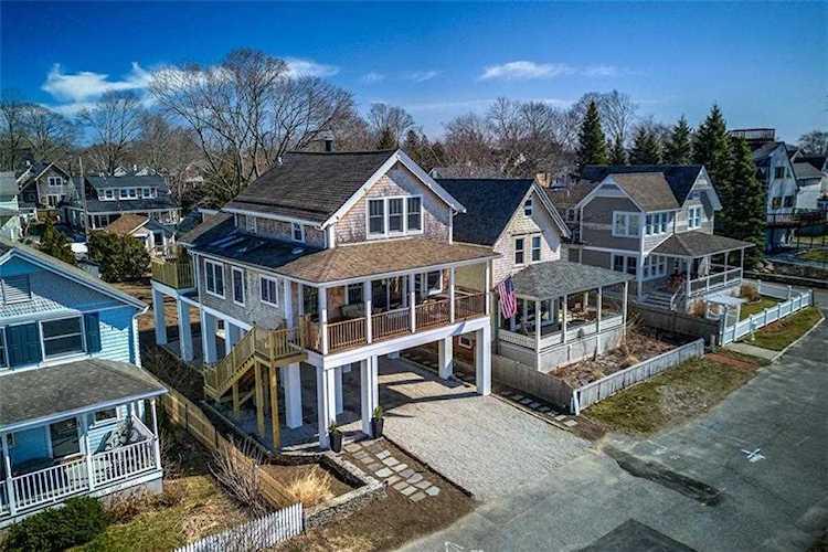 14 Edwin St Barrington, RI 02806