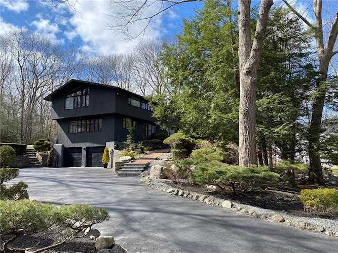 25 Deerfield Dr East Greenwich, RI 02818