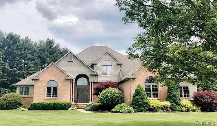 4750 Edinburgh Dr Genoa Twp, MI 48843 | MLS 2210023414 Photo 1